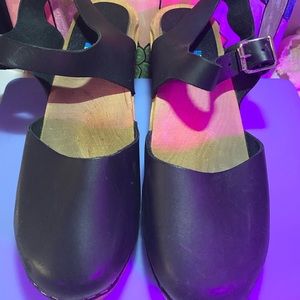 BLACK MIA CLOGS